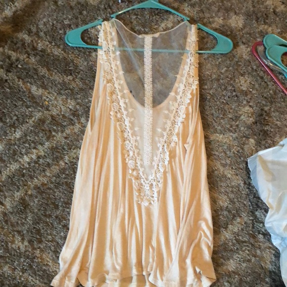 Lace back tank - Picture 2 of 3